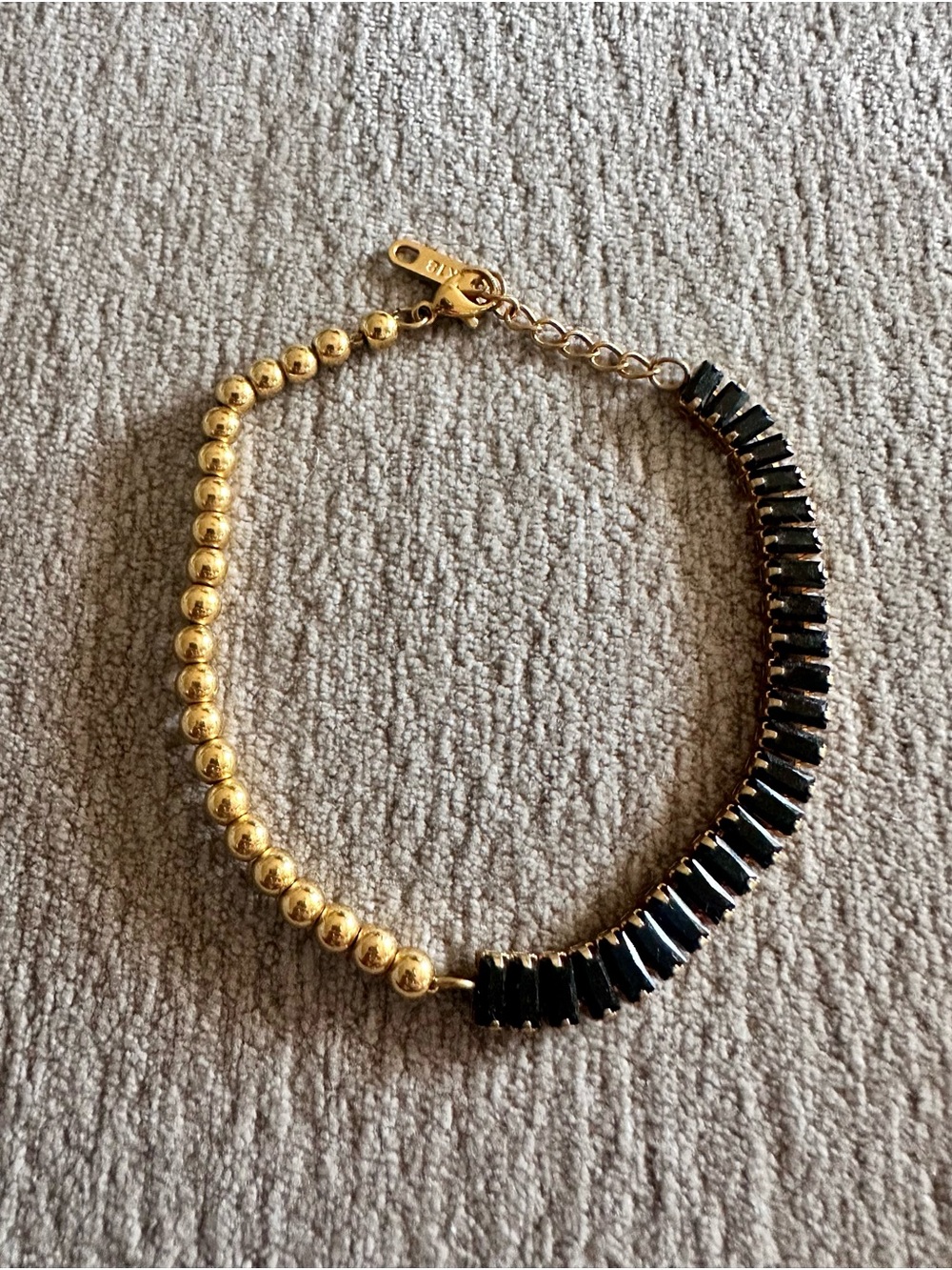 18k Gold Beaded Bracelet with Onyx Color Stones